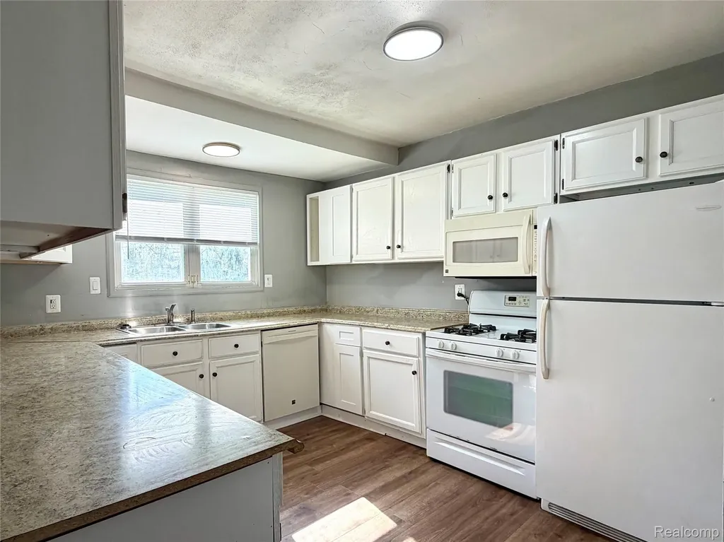 627 Franklin Road Pontiac City MI 48341