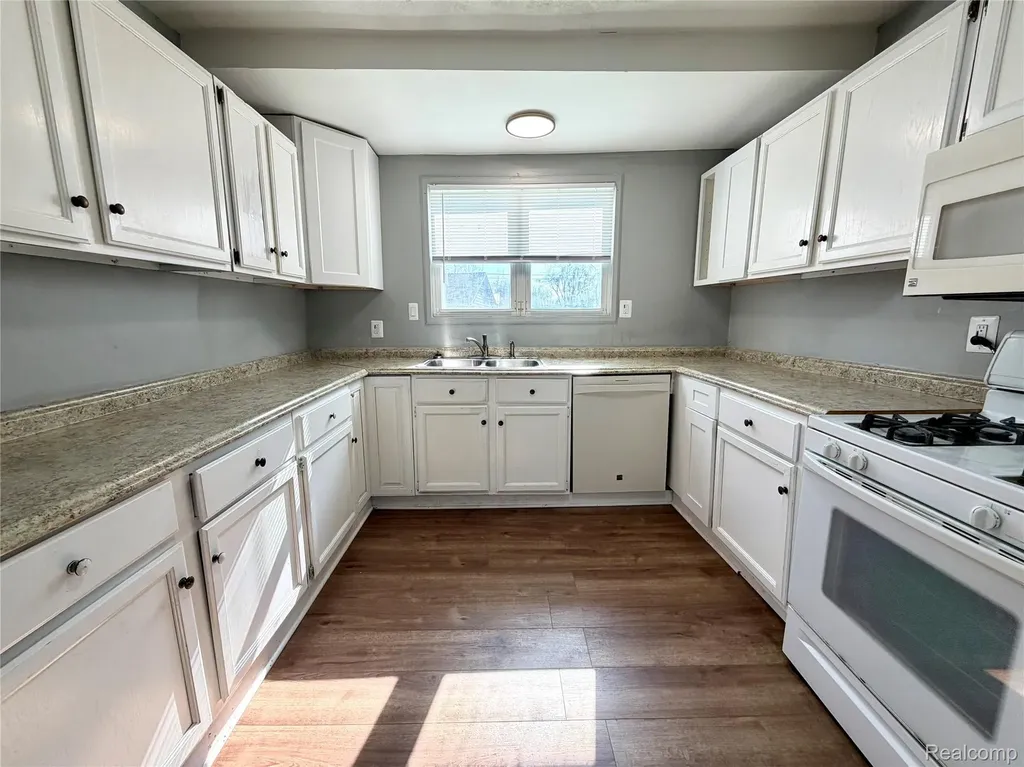 627 Franklin Road Pontiac City MI 48341