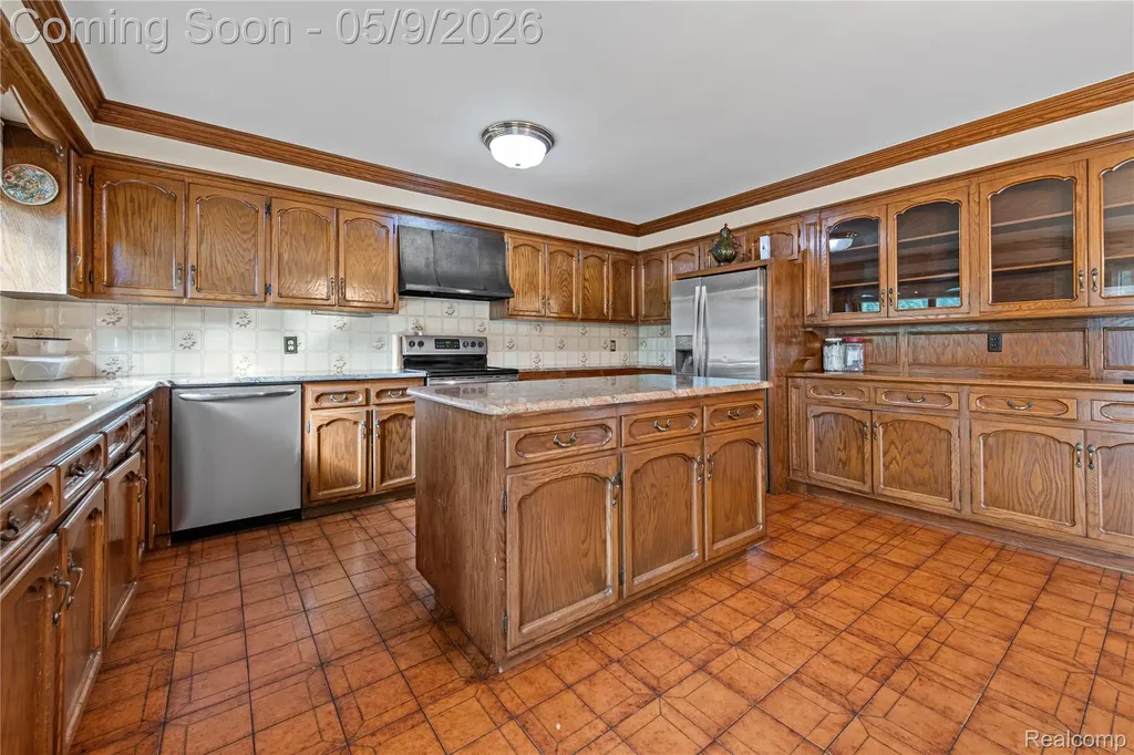 38219 Santa Anna Street Clinton Charter Township MI 48036