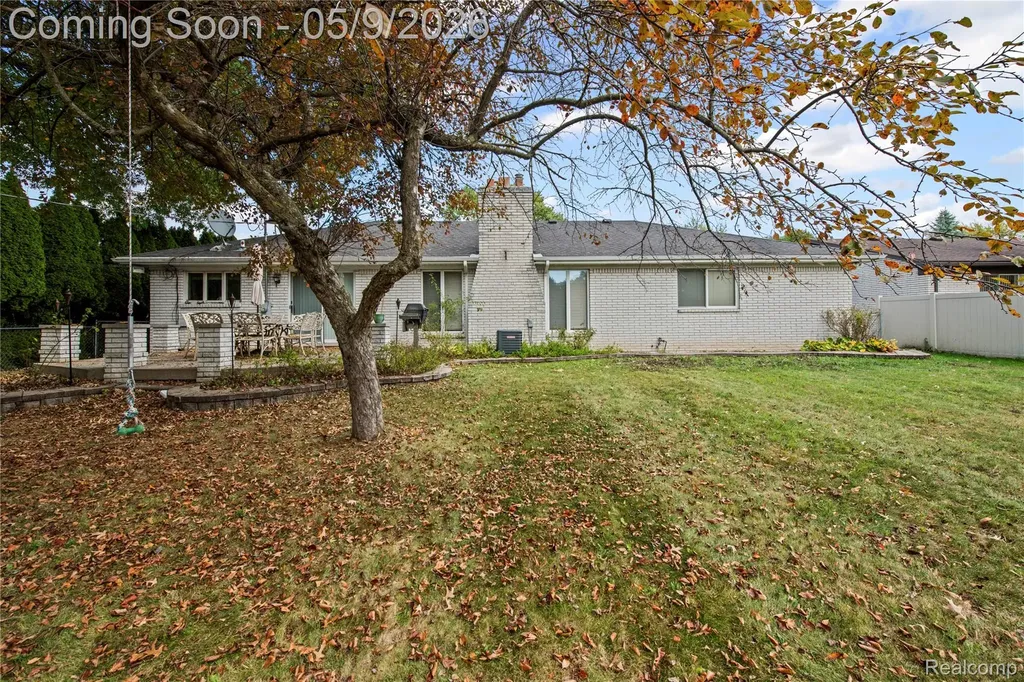 38219 Santa Anna Street Clinton Charter Township MI 48036