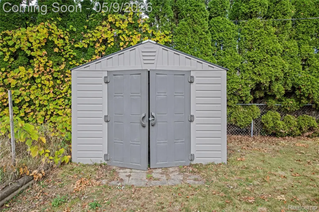38219 Santa Anna Street Clinton Charter Township MI 48036