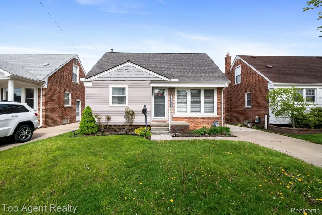 9903 Ruth Avenue Allen Park City MI 48101