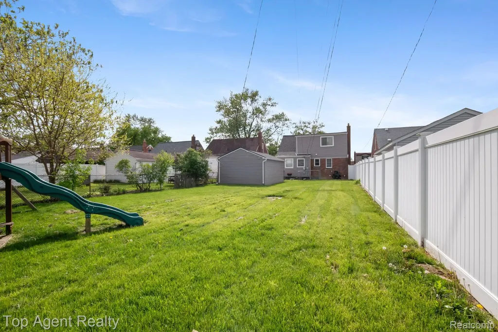 9903 Ruth Avenue Allen Park City MI 48101