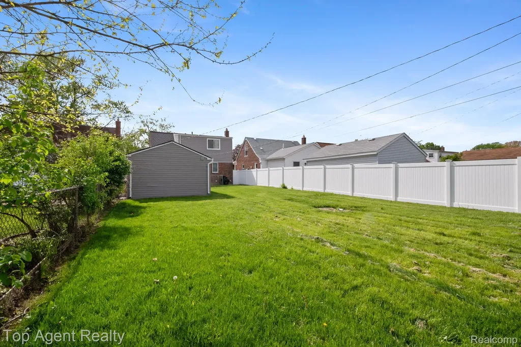 9903 Ruth Avenue Allen Park City MI 48101