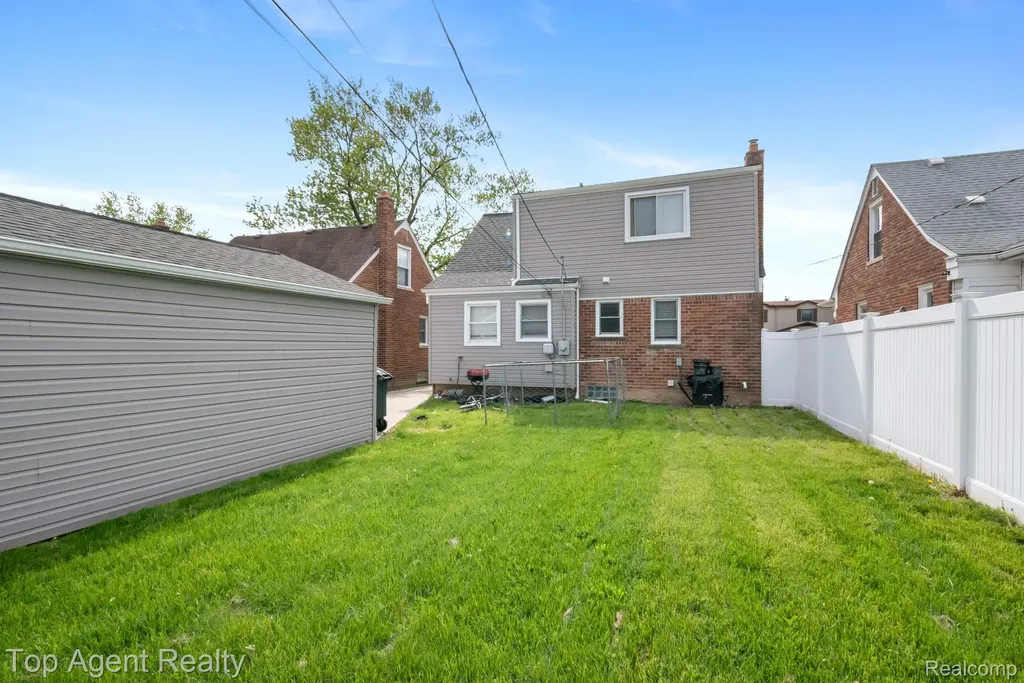 9903 Ruth Avenue Allen Park City MI 48101