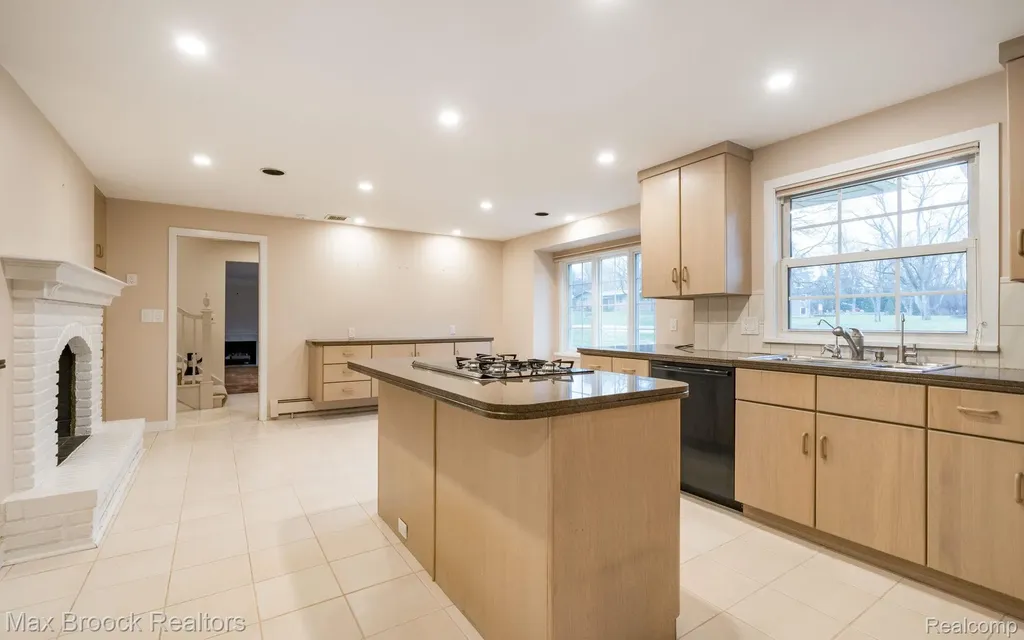 25461 Tweed Drive Franklin Village MI 48025
