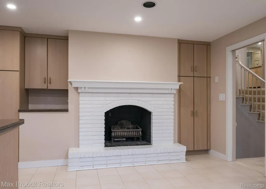 25461 Tweed Drive Franklin Village MI 48025