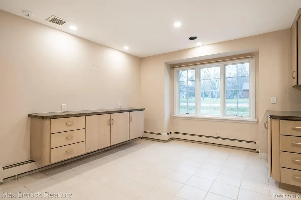 25461 Tweed Drive Franklin Village MI 48025
