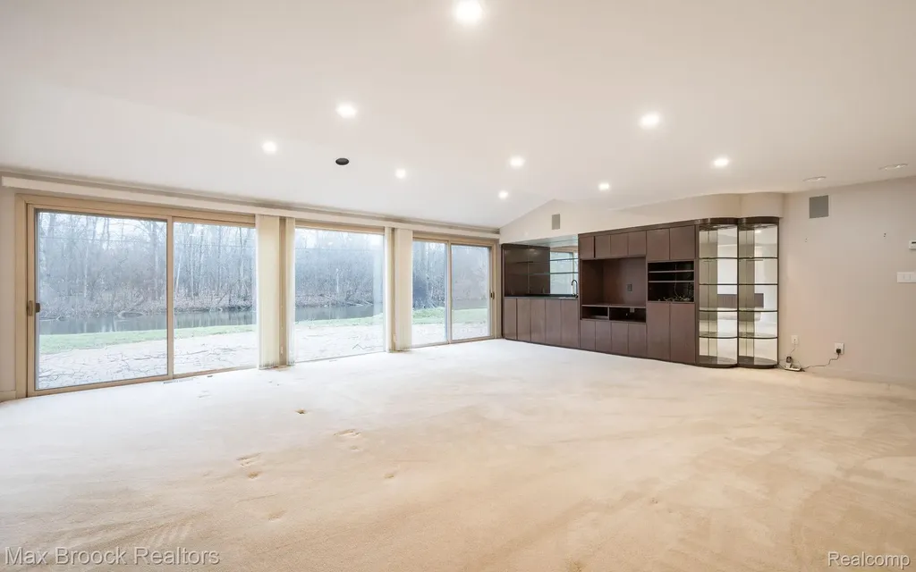 25461 Tweed Drive Franklin Village MI 48025