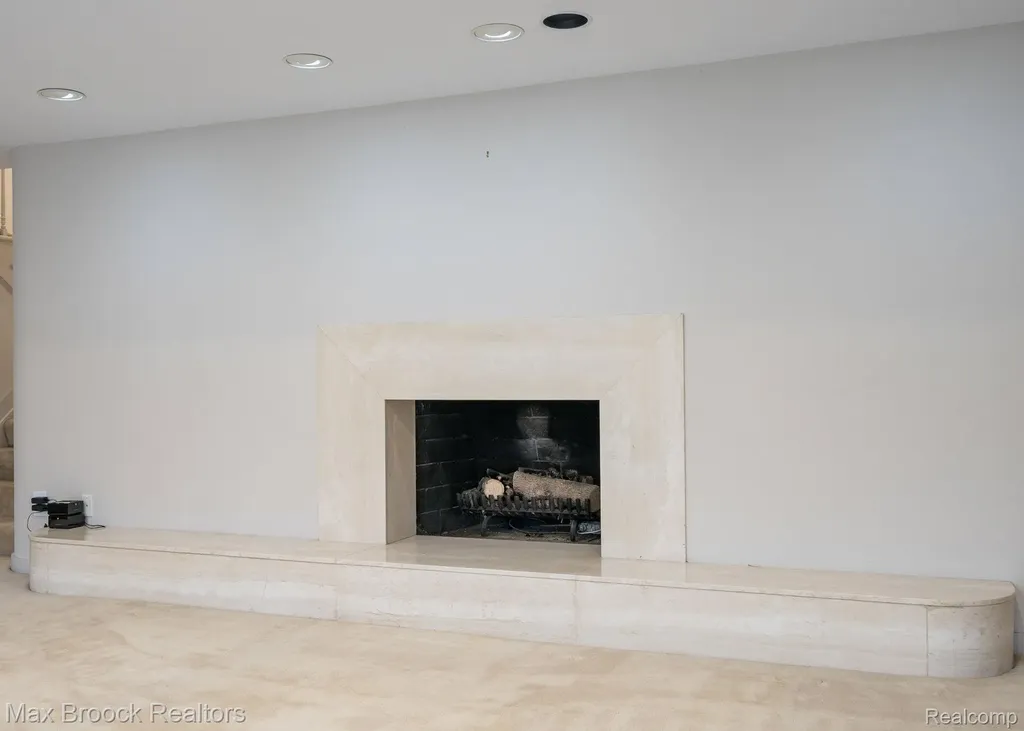 25461 Tweed Drive Franklin Village MI 48025