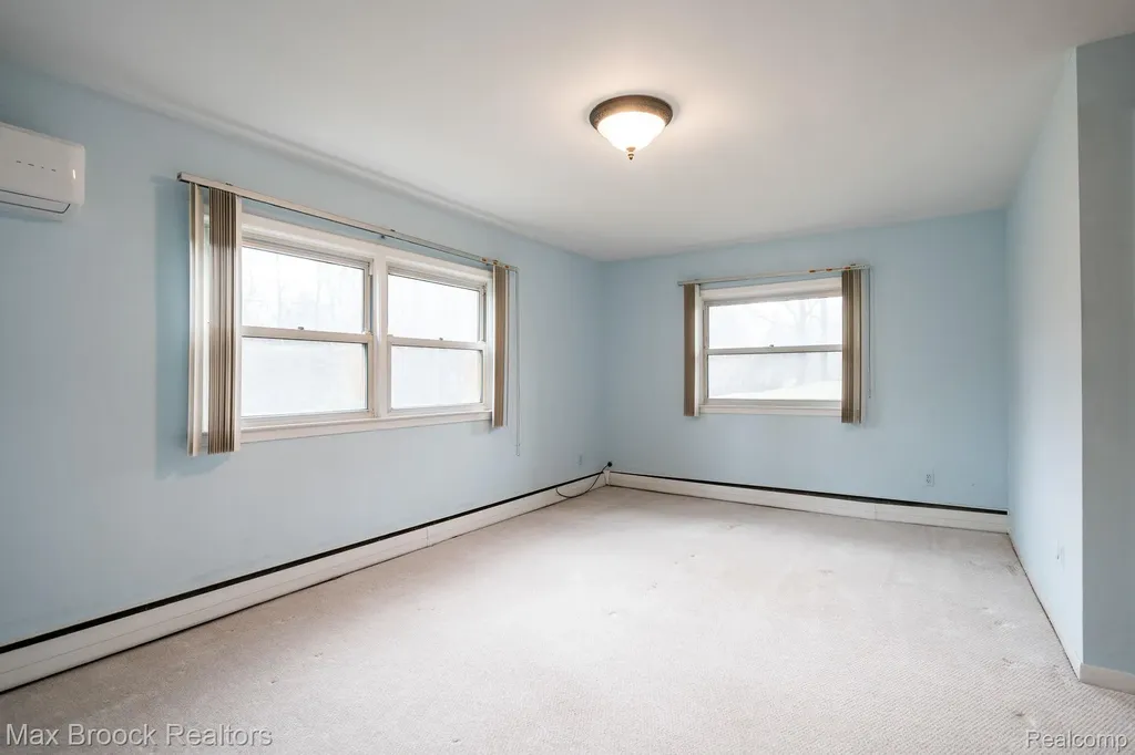 25461 Tweed Drive Franklin Village MI 48025