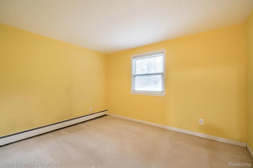 25461 Tweed Drive Franklin Village MI 48025
