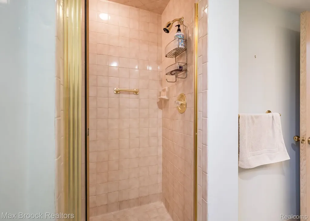 25461 Tweed Drive Franklin Village MI 48025