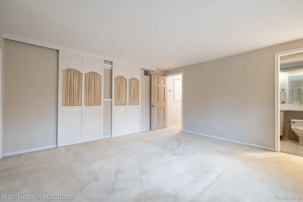 25461 Tweed Drive Franklin Village MI 48025