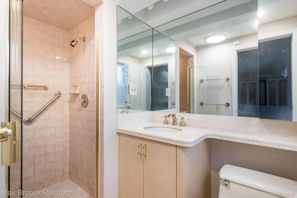 25461 Tweed Drive Franklin Village MI 48025