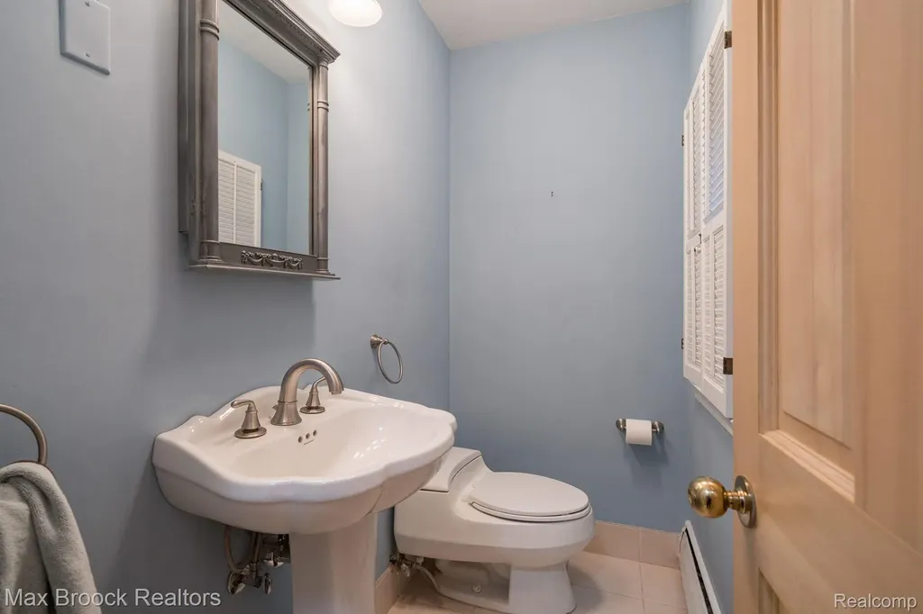 25461 Tweed Drive Franklin Village MI 48025
