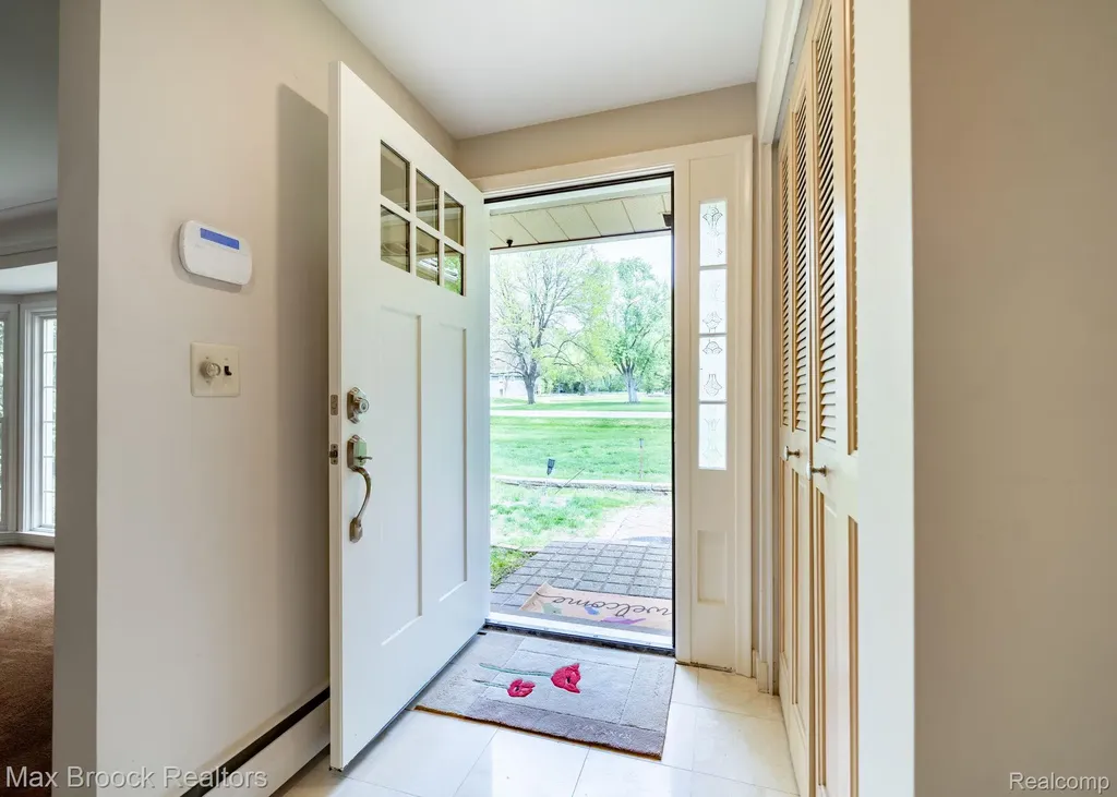 25461 Tweed Drive Franklin Village MI 48025