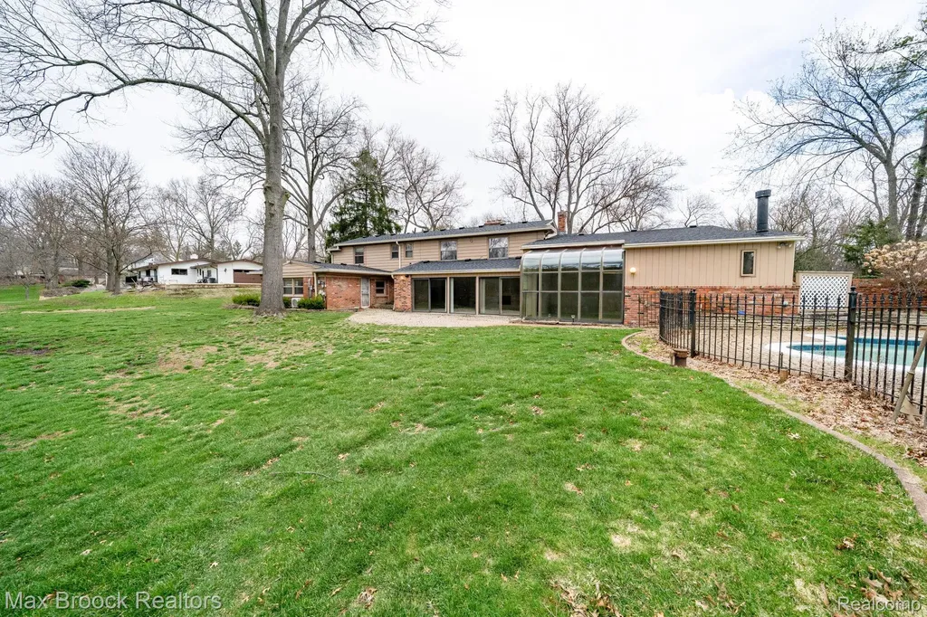 25461 Tweed Drive Franklin Village MI 48025