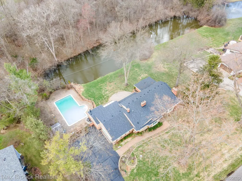 25461 Tweed Drive Franklin Village MI 48025