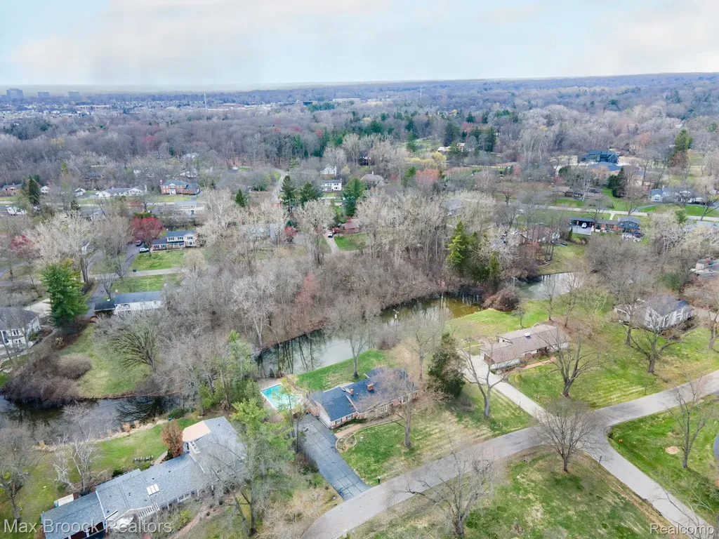 25461 Tweed Drive Franklin Village MI 48025