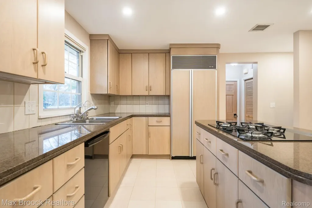 25461 Tweed Drive Franklin Village MI 48025