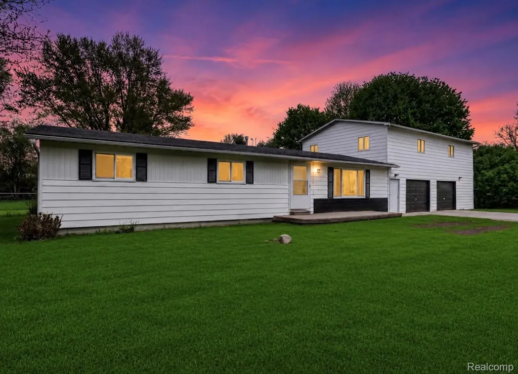 138 W Hunters Creek Road Lapeer Township MI 48446