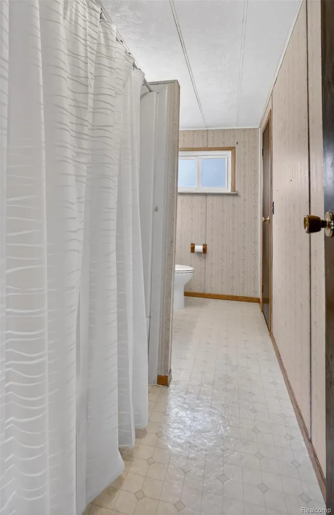 138 W Hunters Creek Road Lapeer Township MI 48446