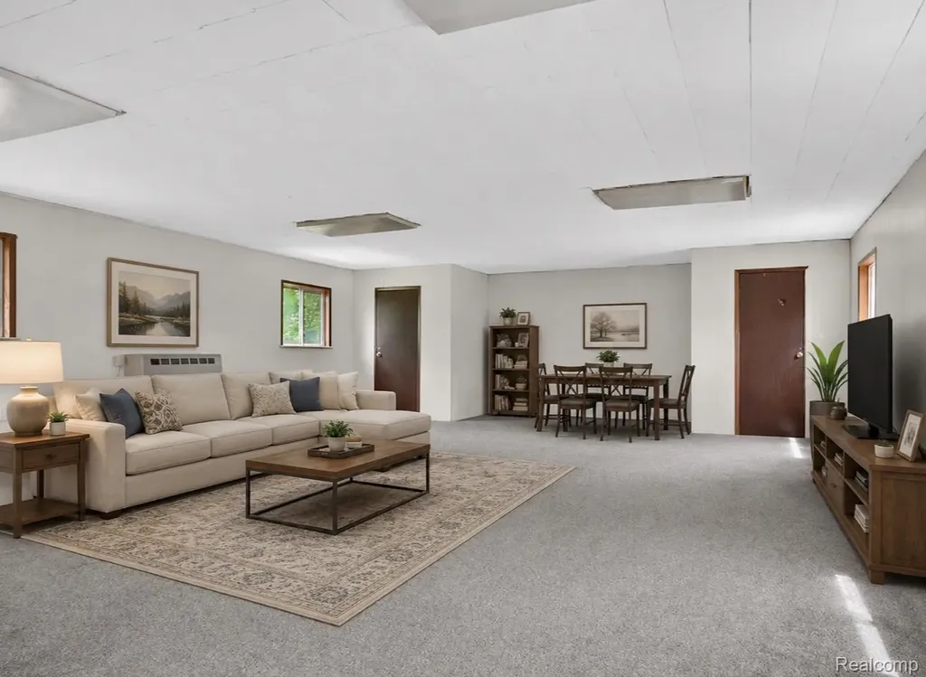 138 W Hunters Creek Road Lapeer Township MI 48446