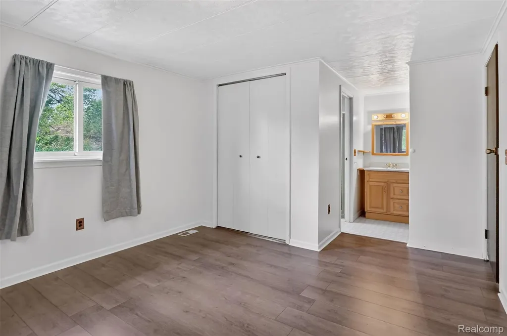 138 W Hunters Creek Road Lapeer Township MI 48446