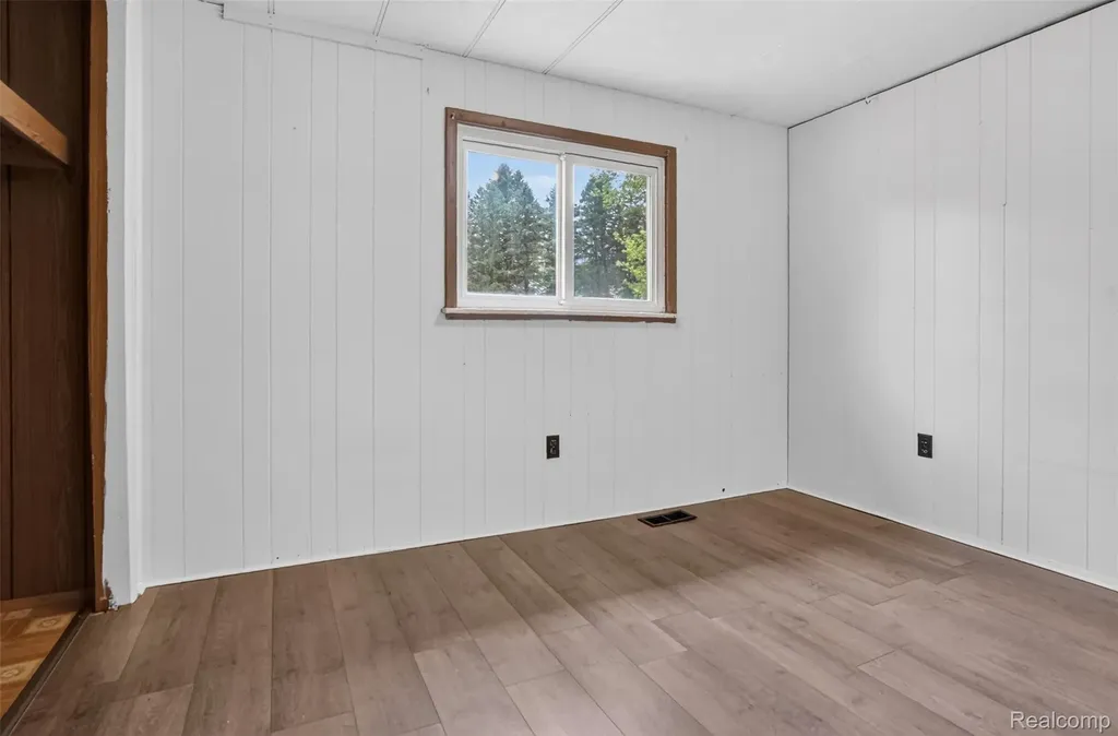 138 W Hunters Creek Road Lapeer Township MI 48446