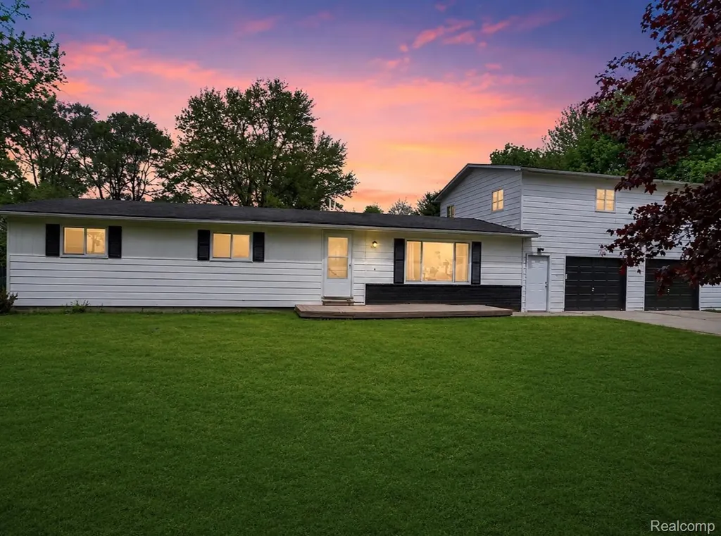 138 W Hunters Creek Road Lapeer Township MI 48446
