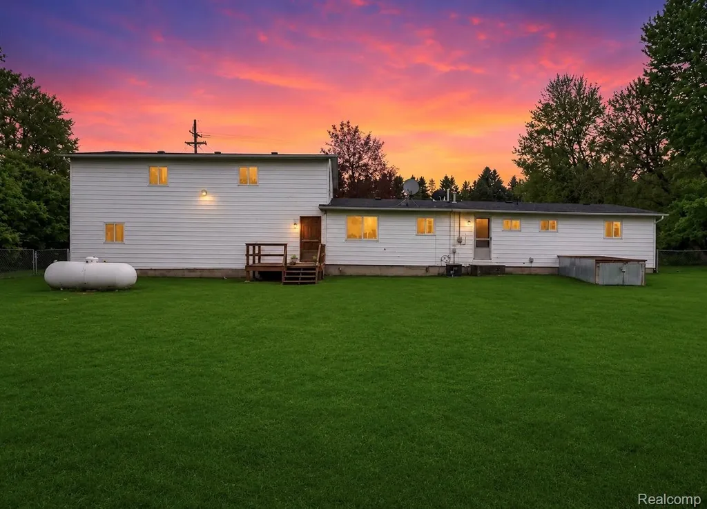 138 W Hunters Creek Road Lapeer Township MI 48446