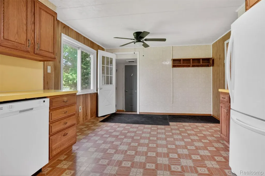138 W Hunters Creek Road Lapeer Township MI 48446