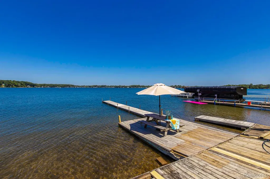 3971 S Shore Drive Elba Township MI 48446
