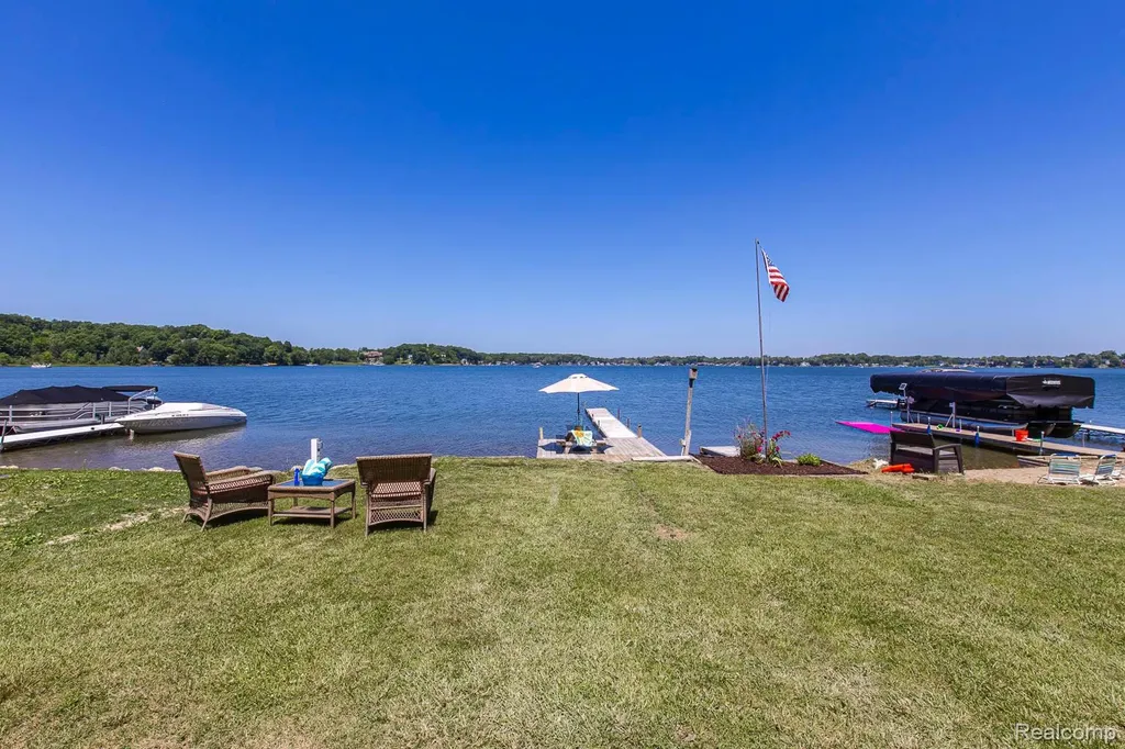 3971 S Shore Drive Elba Township MI 48446
