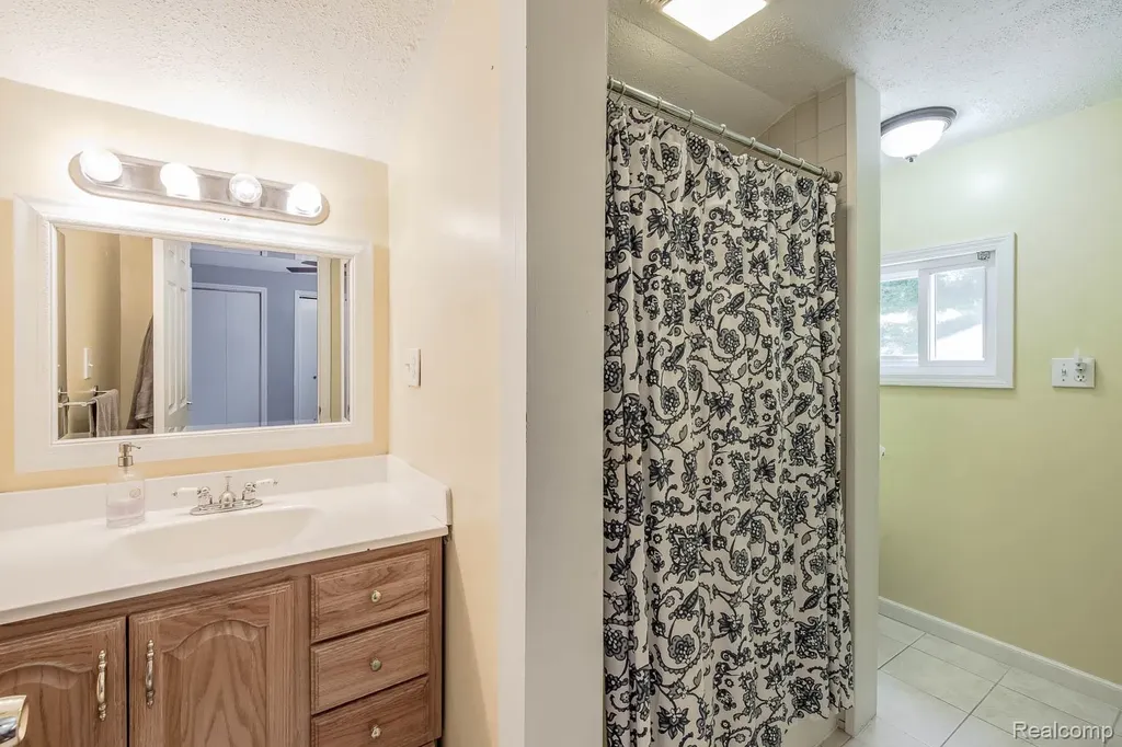 3971 S Shore Drive Elba Township MI 48446