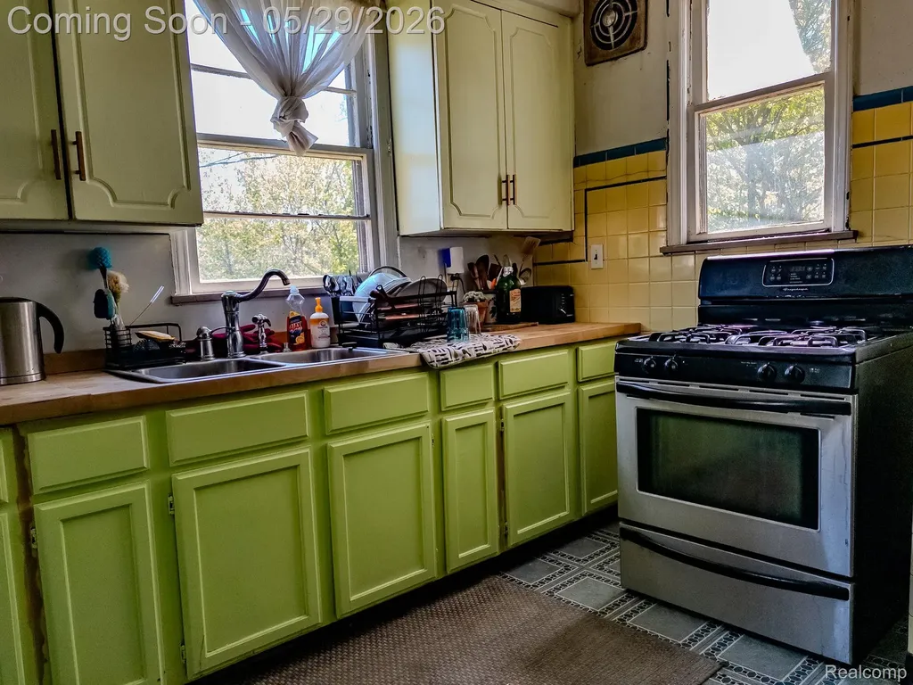 3010 Fischer Street Detroit City MI 48214