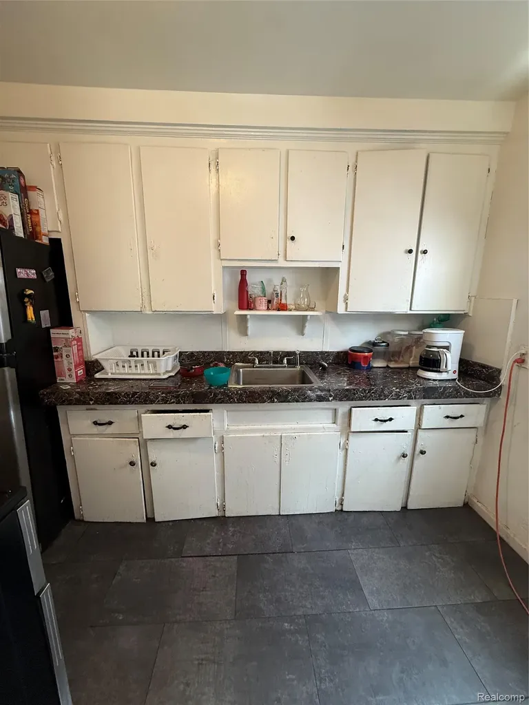17694 Avon Avenue Detroit City MI 48219