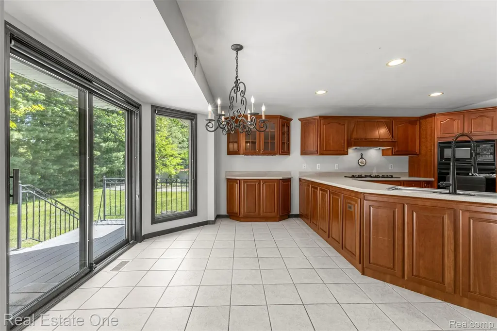 8329 Gray Street Westland City MI 48185