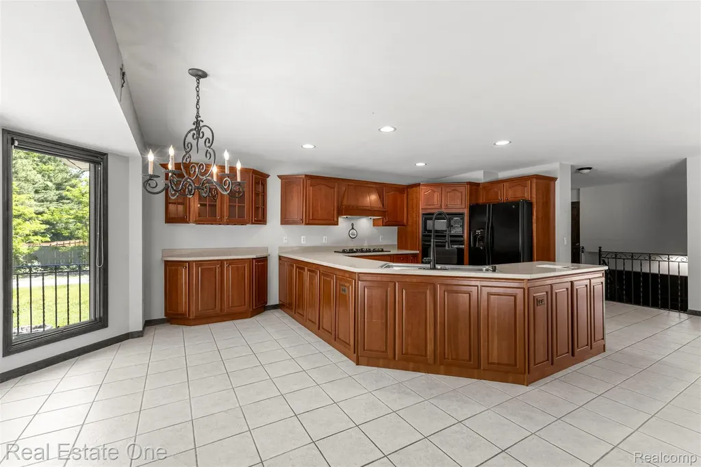 8329 Gray Street Westland City MI 48185