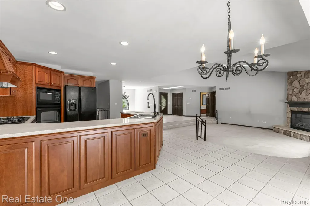 8329 Gray Street Westland City MI 48185