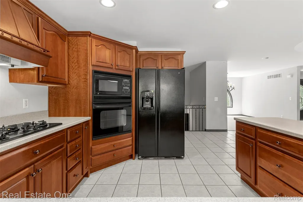 8329 Gray Street Westland City MI 48185