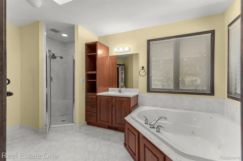 8329 Gray Street Westland City MI 48185