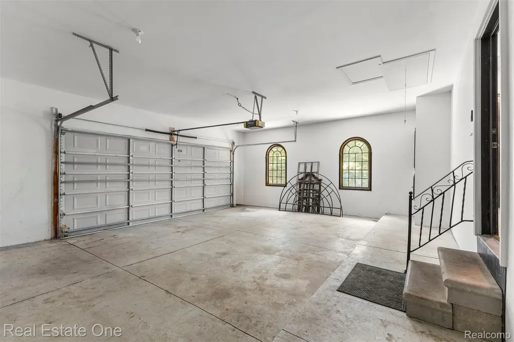 8329 Gray Street Westland City MI 48185