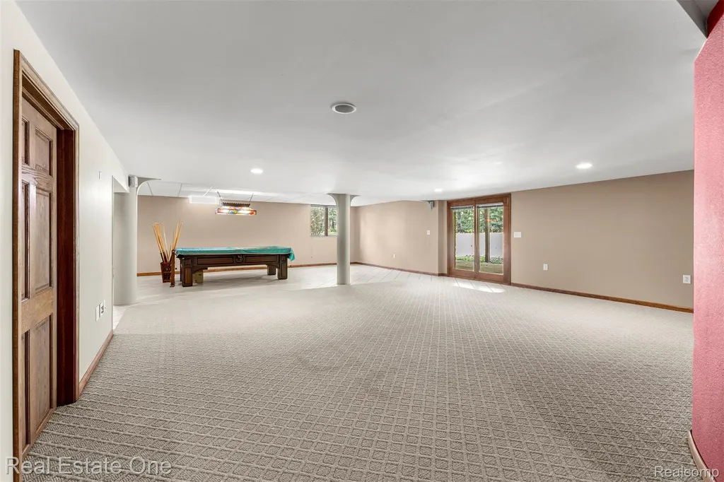 8329 Gray Street Westland City MI 48185