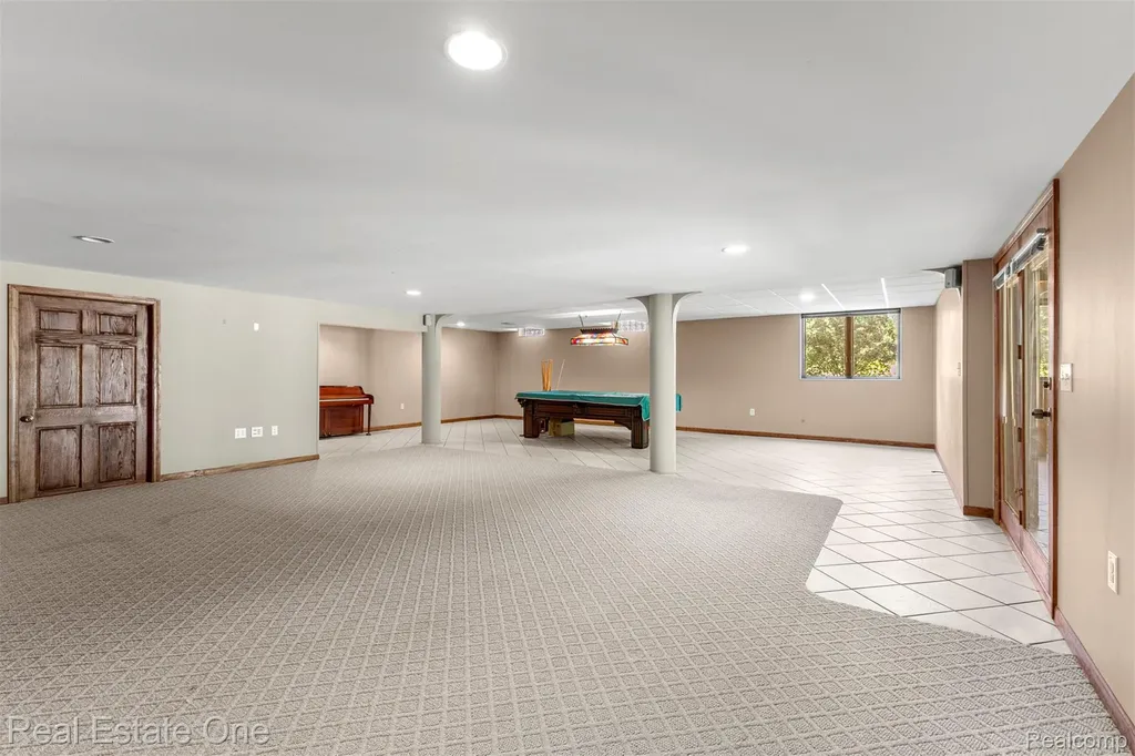 8329 Gray Street Westland City MI 48185
