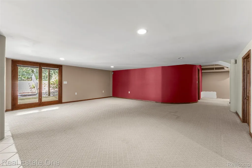 8329 Gray Street Westland City MI 48185