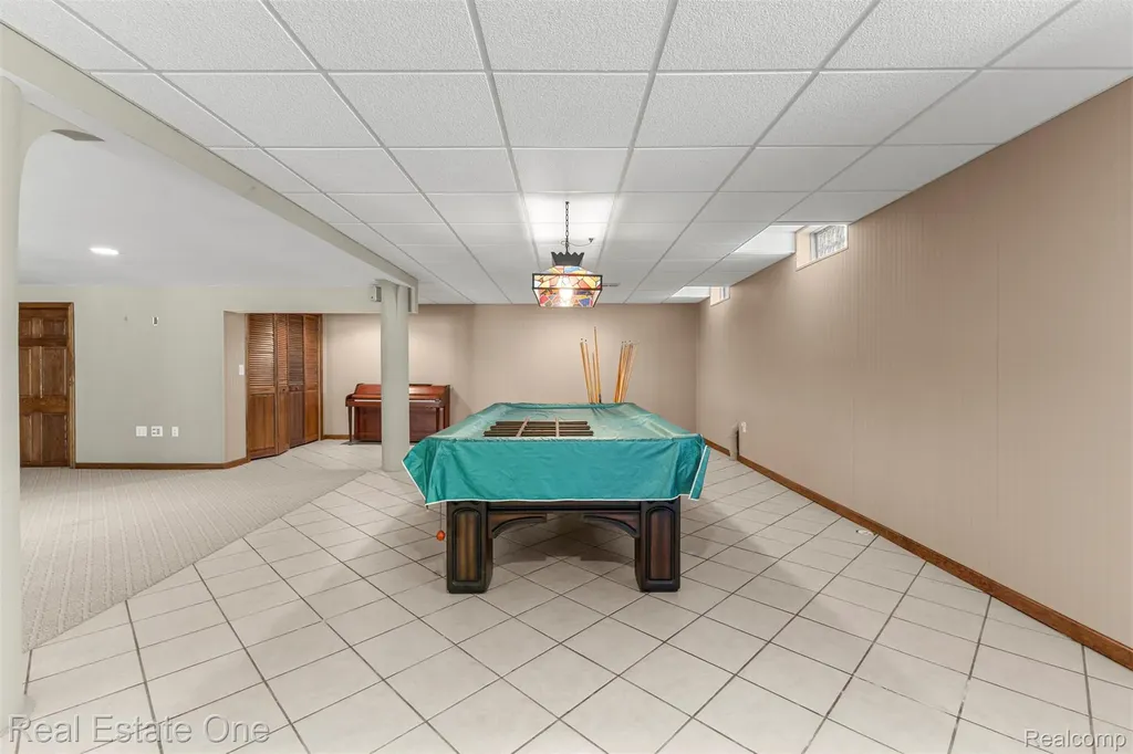 8329 Gray Street Westland City MI 48185