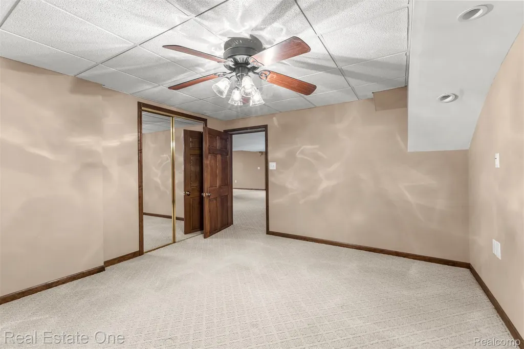 8329 Gray Street Westland City MI 48185