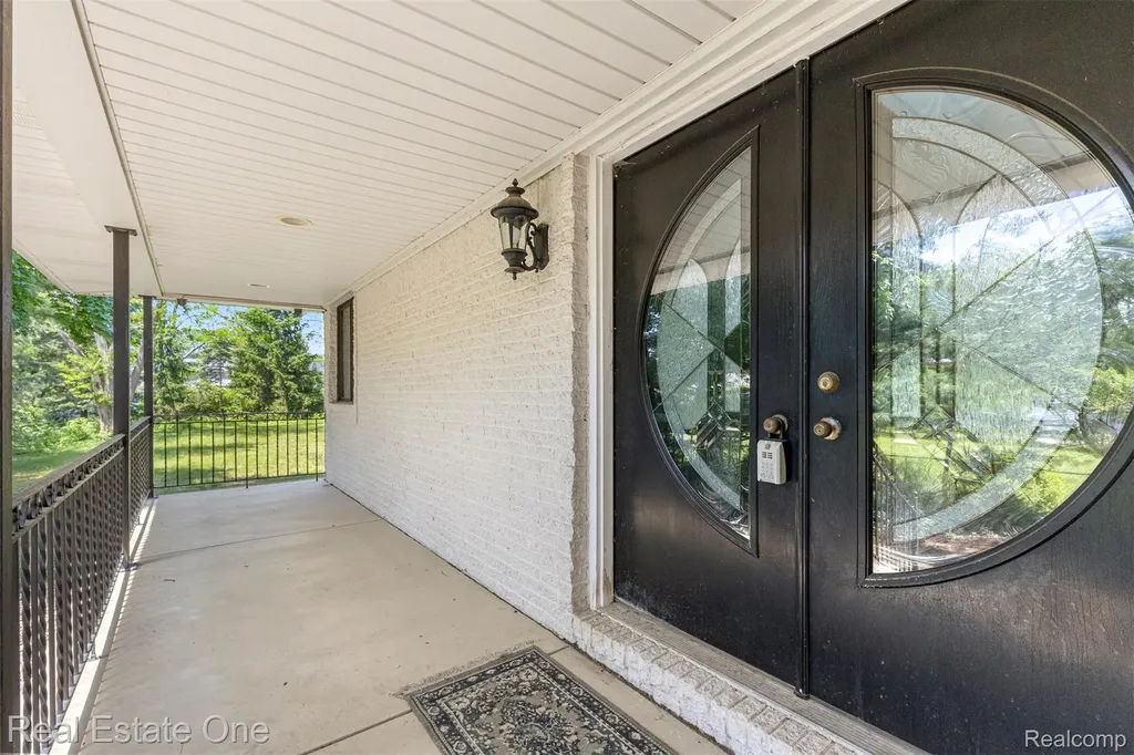 8329 Gray Street Westland City MI 48185